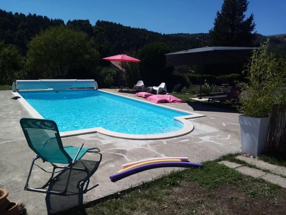 Gite "Le Temps D'Une Pause" Terrasse Et Piscine Coubon Eksteriør bilde