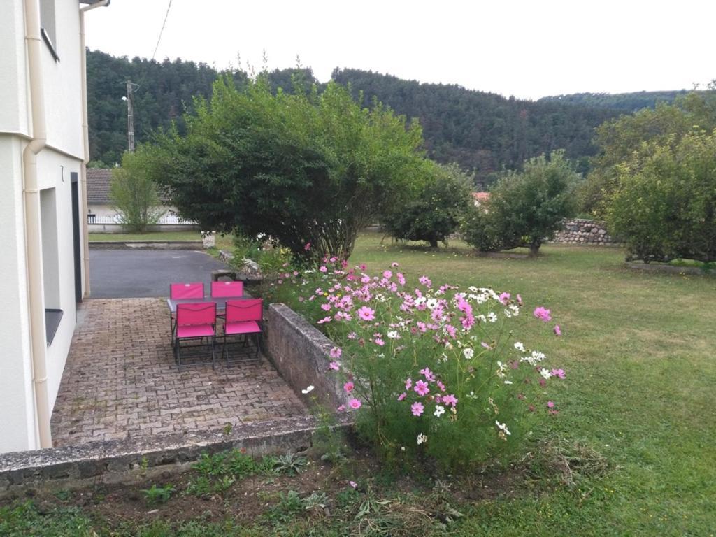 Gite "Le Temps D'Une Pause" Terrasse Et Piscine Coubon Eksteriør bilde
